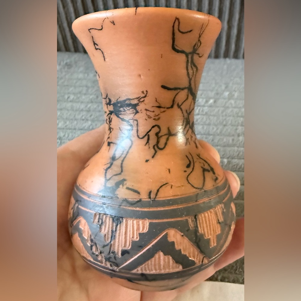 Vintage Navajo Horse Hair Pottery Vase Artist Signed Ceramic Clay